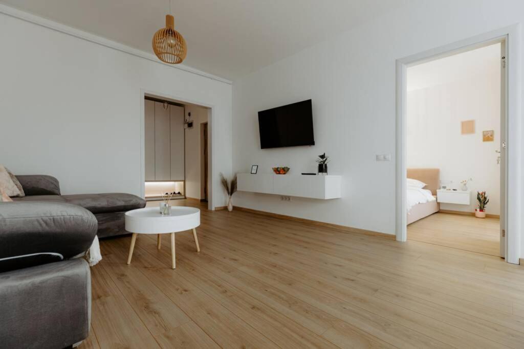 Nest Inn Oasis Residence Baia Mare Bagian luar foto